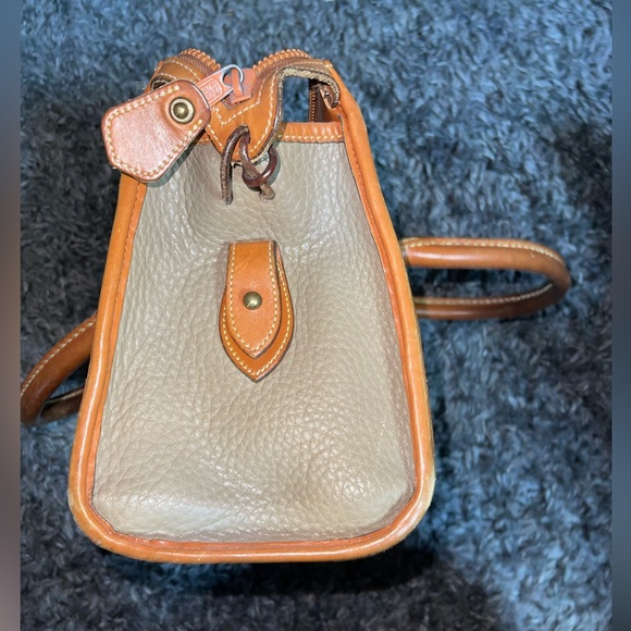 VINTAGE DOONEY & BOURKE WHITE AND TAN PEBBLED LEATHER SATCHEL BAG - Picture 3 of 9